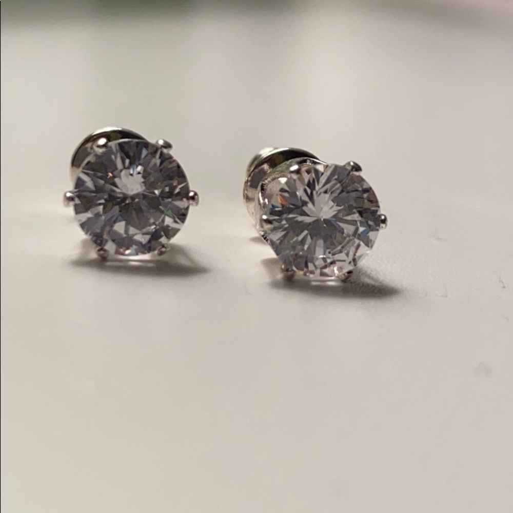 Large Diamond Stud (Costume jewelry)